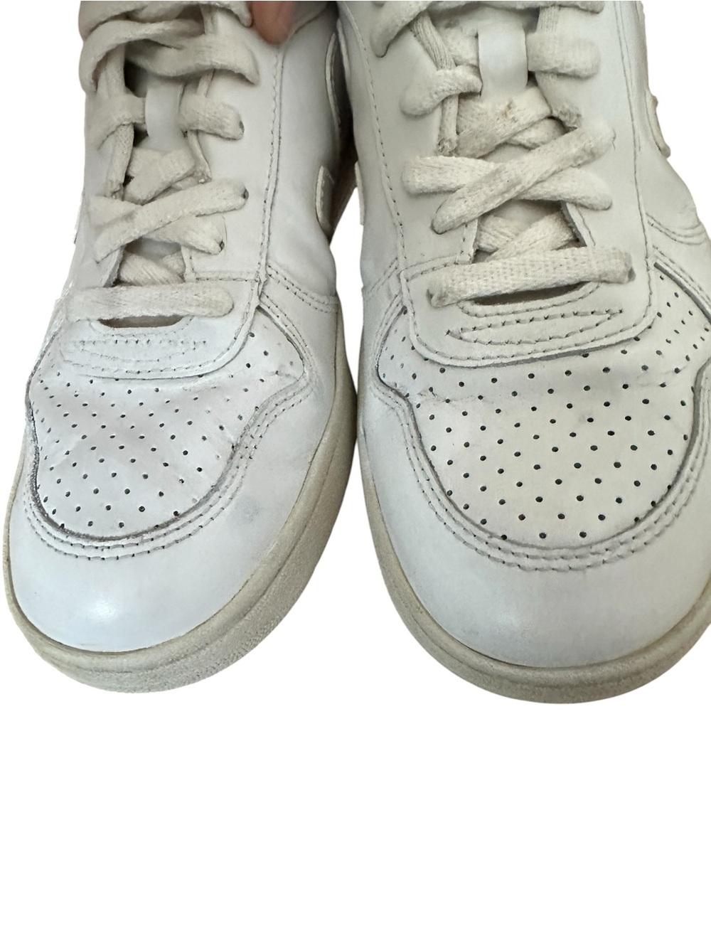 Veja V-10 White Leather Low Top Sneakers
Sustainable Shoes Size 7 - Picture 7 of 16